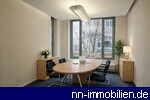 Heller Besprechungsraum / B�ro mit gro�en Fenstern im OG