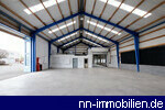 Innenansicht - moderne Halle mit B�ro, Werkstatt und Empore