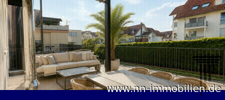 großzügige Terrasse -Visualisierung / KI-generiertes Bild, Abweichungen möglich großzügige Terrasse -Visualisierung / KI-generiertes Bild, Abweichungen möglich