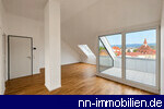  Heller Wohnraum mit Parkettboden und Zugang zur Loggia - KI-generiertes Bild, Abweichungen m�glich